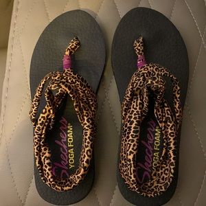 💖Skechers yoga foam sandals💖